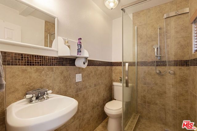 2562 Kurt Avenue, Commerce, CA 90040