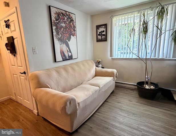 811 LANSDOWNE AVENUE, Camden, NJ 08104