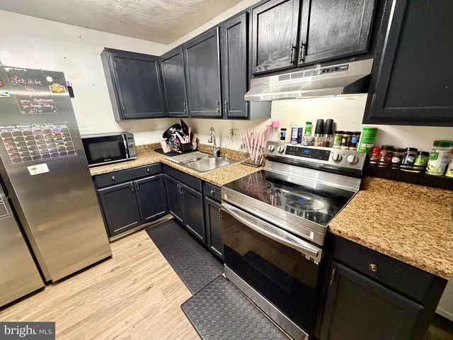 811 LANSDOWNE AVENUE, Camden, NJ 08104