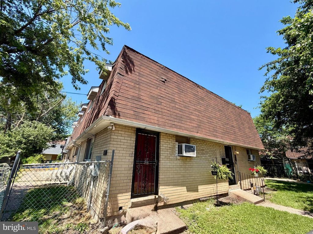 811 LANSDOWNE AVENUE, Camden, NJ 08104