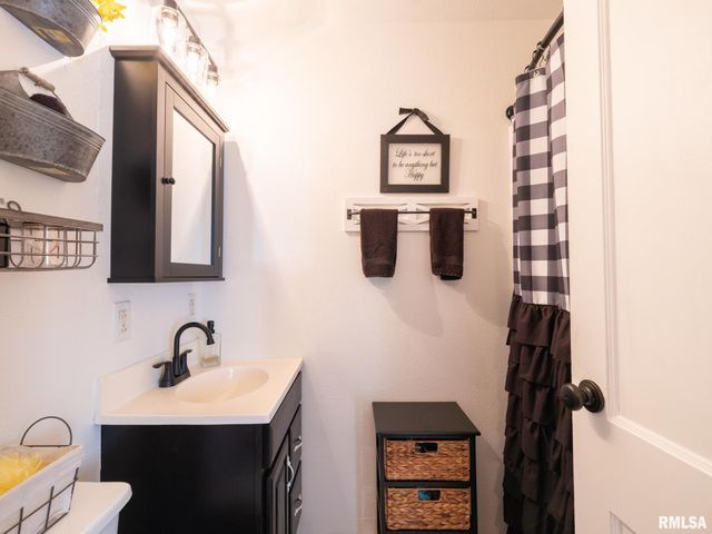 215 Jo Avenue, Germantown Hills, IL 61548