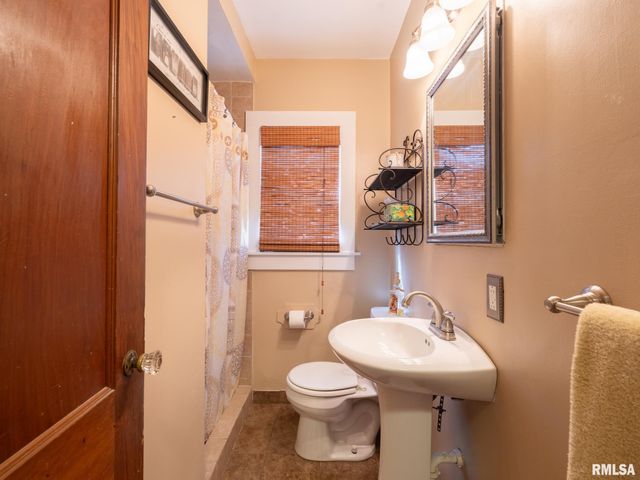 215 Jo Avenue, Germantown Hills, IL 61548