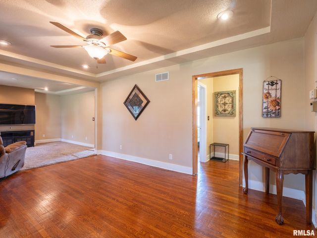 215 Jo Avenue, Germantown Hills, IL 61548