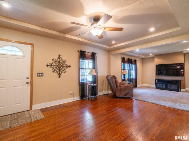 215 Jo Avenue, Germantown Hills, IL 61548