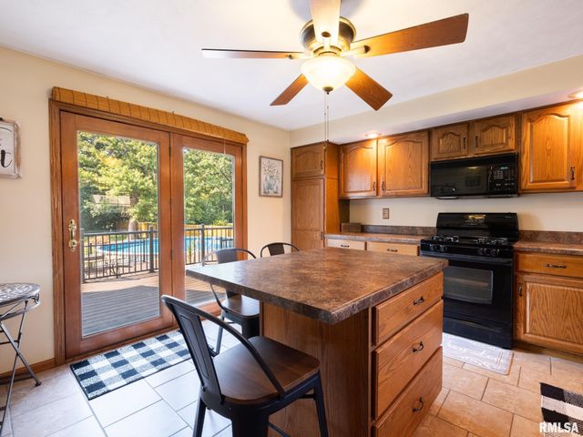 215 Jo Avenue, Germantown Hills, IL 61548