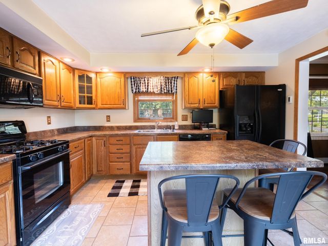215 Jo Avenue, Germantown Hills, IL 61548