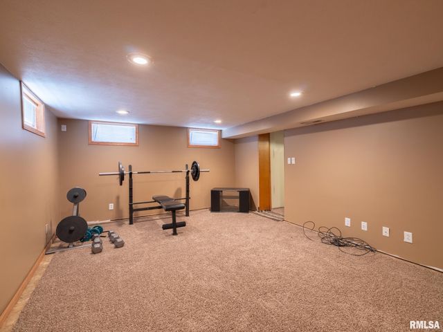 215 Jo Avenue, Germantown Hills, IL 61548