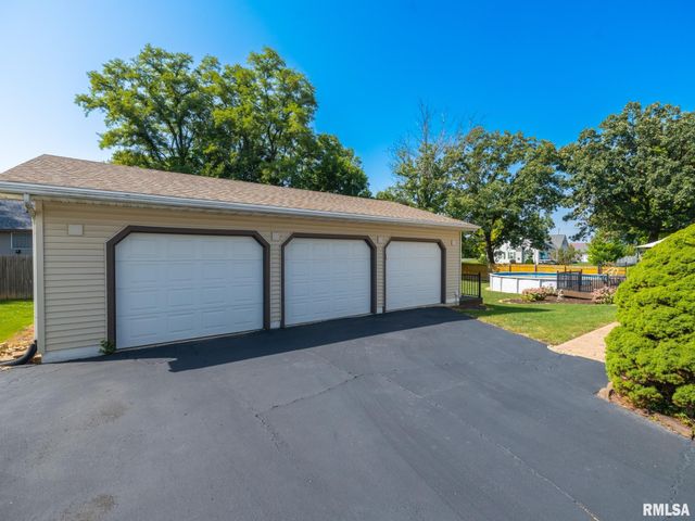 215 Jo Avenue, Germantown Hills, IL 61548