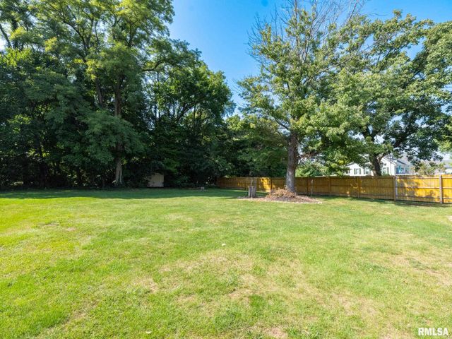 215 Jo Avenue, Germantown Hills, IL 61548