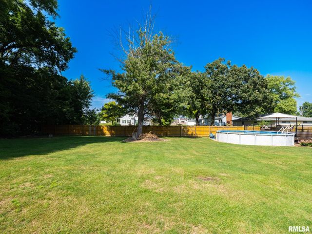 215 Jo Avenue, Germantown Hills, IL 61548