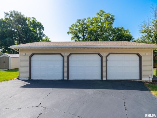 215 Jo Avenue, Germantown Hills, IL 61548