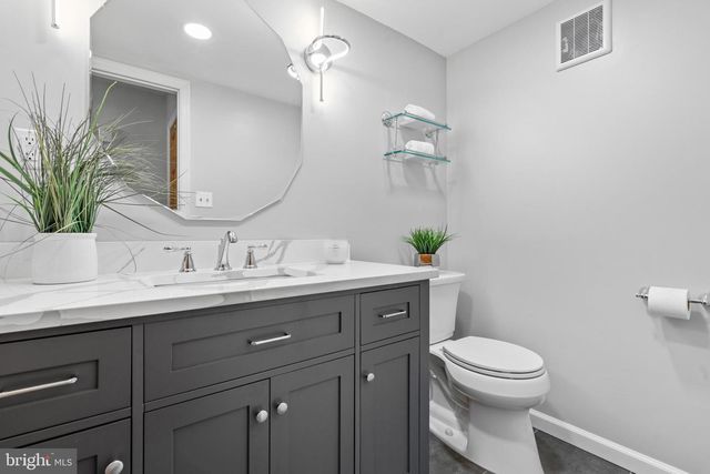 45 W LONG DR, Lawrence Township, NJ 08648