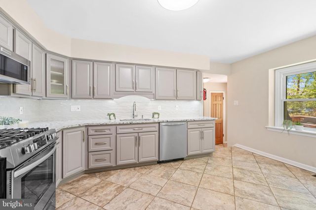 45 W LONG DR, Lawrence Township, NJ 08648