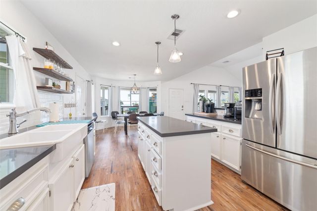 18506 E De Vaca, Galveston, TX 77554