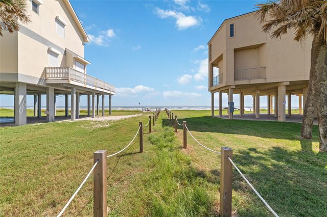 18506 E De Vaca, Galveston, TX 77554