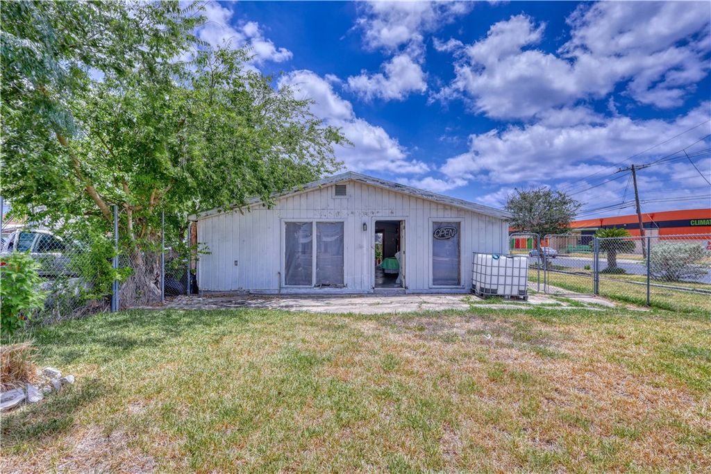1917 Ayers St, Corpus Christi, TX 78404 — photo 4