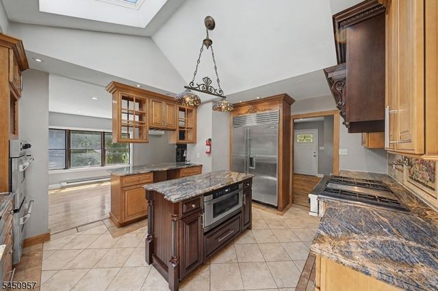 49 Omaha Ave, Rockaway Twp., NJ 07866