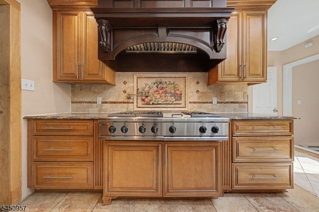 49 Omaha Ave, Rockaway Twp., NJ 07866