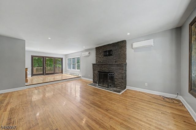 49 Omaha Ave, Rockaway Twp., NJ 07866