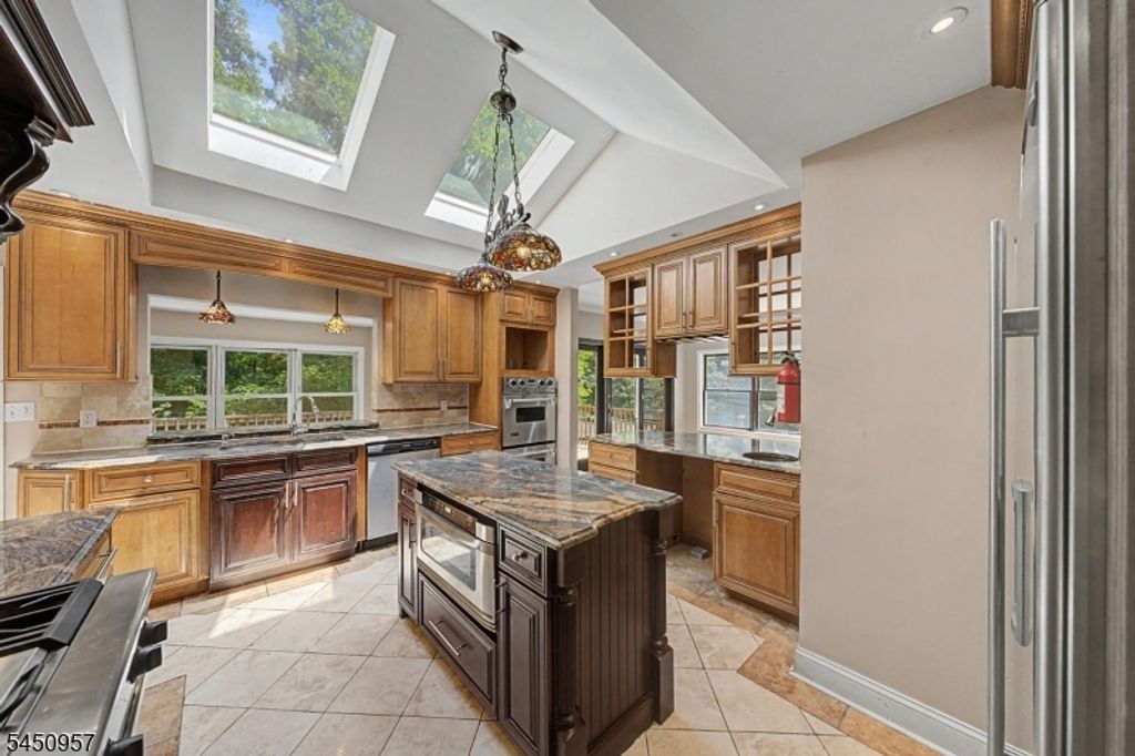49 Omaha Ave, Rockaway Twp., NJ 07866