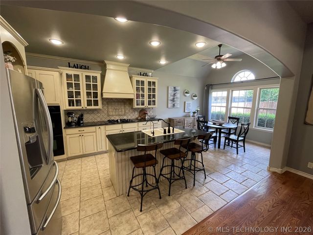 11941 S 88th East Avenue, Bixby, OK 74008