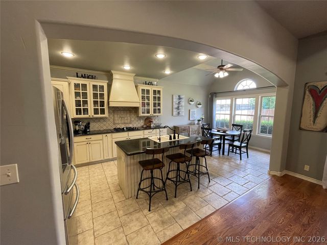 11941 S 88th East Avenue, Bixby, OK 74008