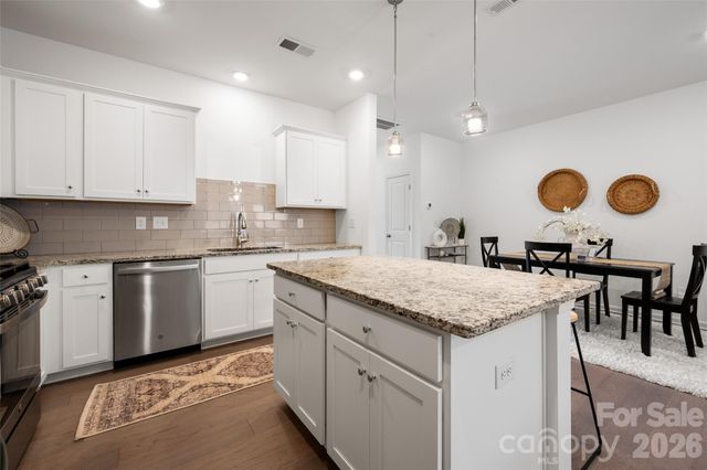 215 Harpers Run Lane, Matthews, NC 28104