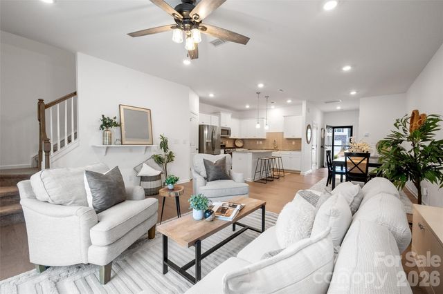 215 Harpers Run Lane, Matthews, NC 28104