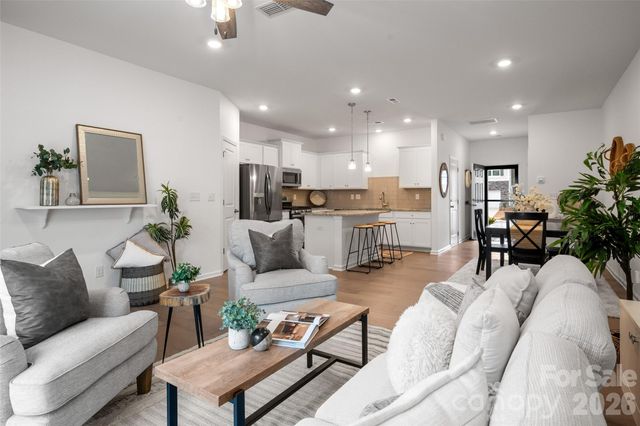 215 Harpers Run Lane, Matthews, NC 28104