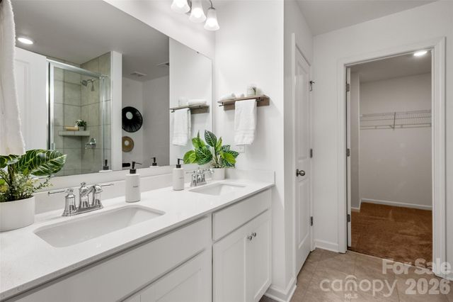 215 Harpers Run Lane, Matthews, NC 28104