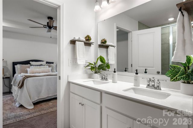 215 Harpers Run Lane, Matthews, NC 28104