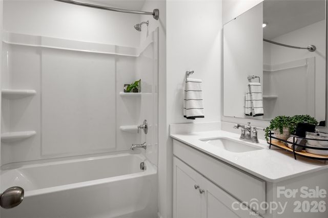 215 Harpers Run Lane, Matthews, NC 28104