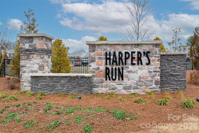 215 Harpers Run Lane, Matthews, NC 28104