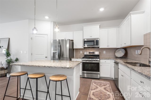 215 Harpers Run Lane, Matthews, NC 28104