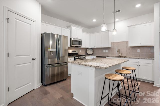 215 Harpers Run Lane, Matthews, NC 28104