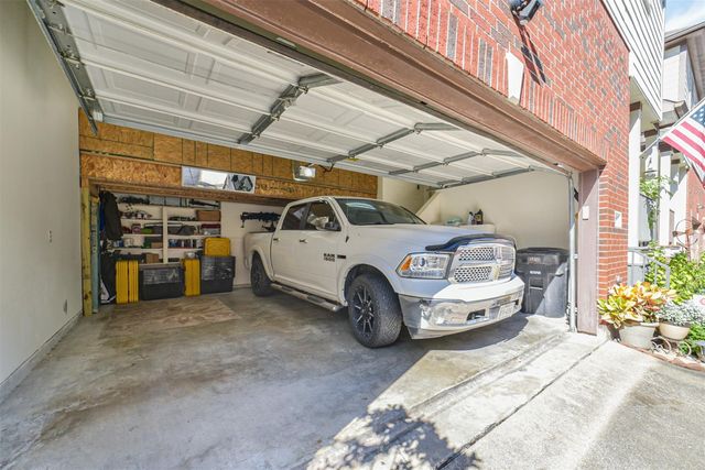 1430 W 24th Street, Houston, TX 77008