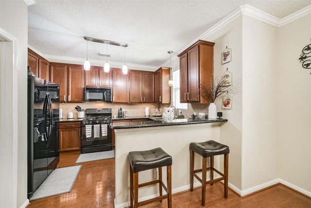 1430 W 24th Street, Houston, TX 77008