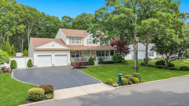 75 Apple Lane, Medford, NY 11763