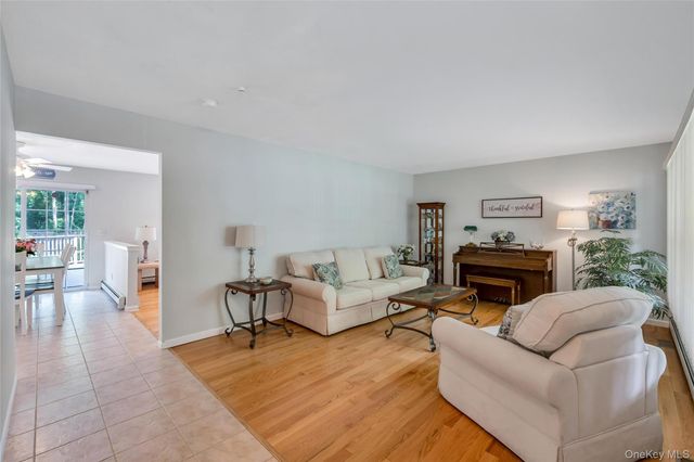 75 Apple Lane, Medford, NY 11763