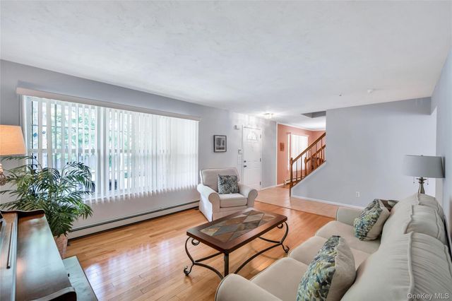 75 Apple Lane, Medford, NY 11763