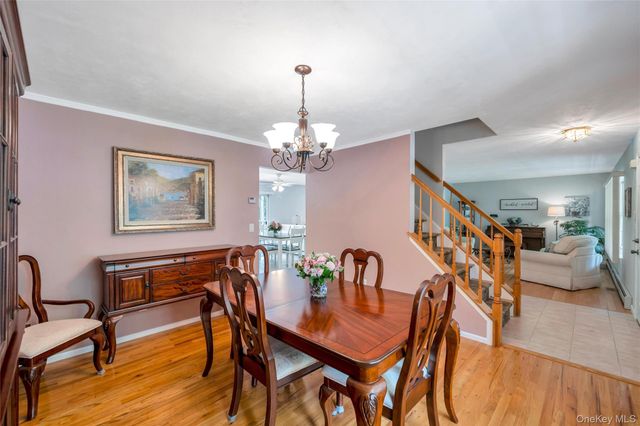 75 Apple Lane, Medford, NY 11763