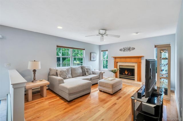 75 Apple Lane, Medford, NY 11763