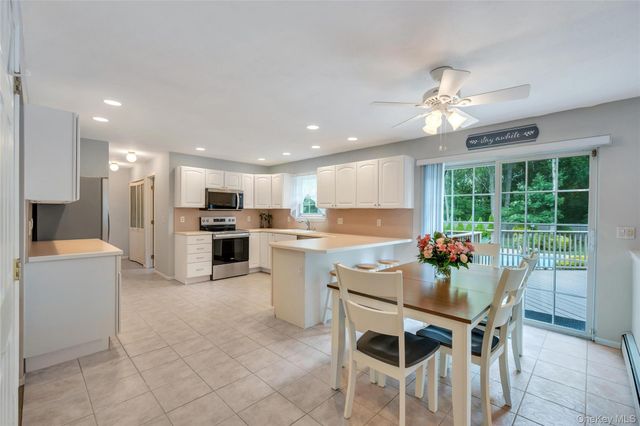 75 Apple Lane, Medford, NY 11763