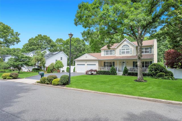 75 Apple Lane, Medford, NY 11763