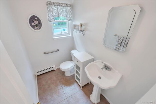 75 Apple Lane, Medford, NY 11763