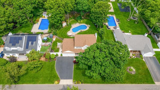 75 Apple Lane, Medford, NY 11763