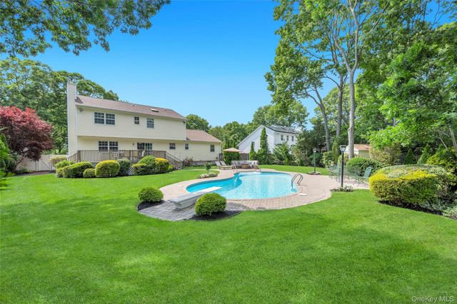 75 Apple Lane, Medford, NY 11763