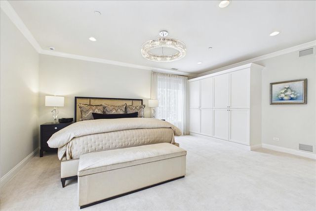 485 Oakwood Avenue D-2, Lake Forest, IL 60045