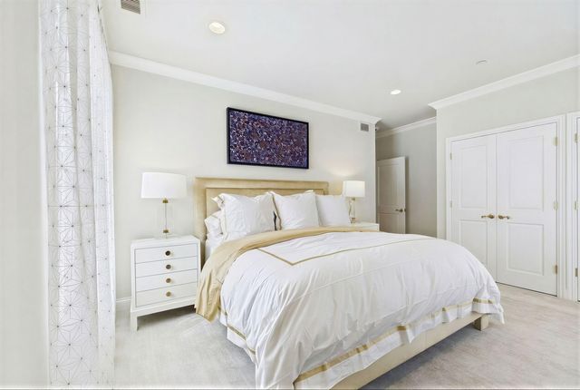 485 Oakwood Avenue D-2, Lake Forest, IL 60045