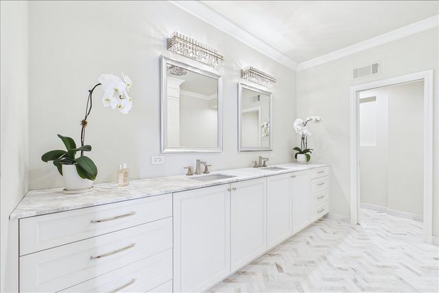 485 Oakwood Avenue D-2, Lake Forest, IL 60045